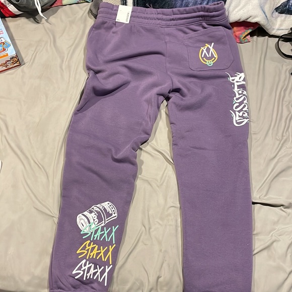 Joggers - Picture 2 of 3